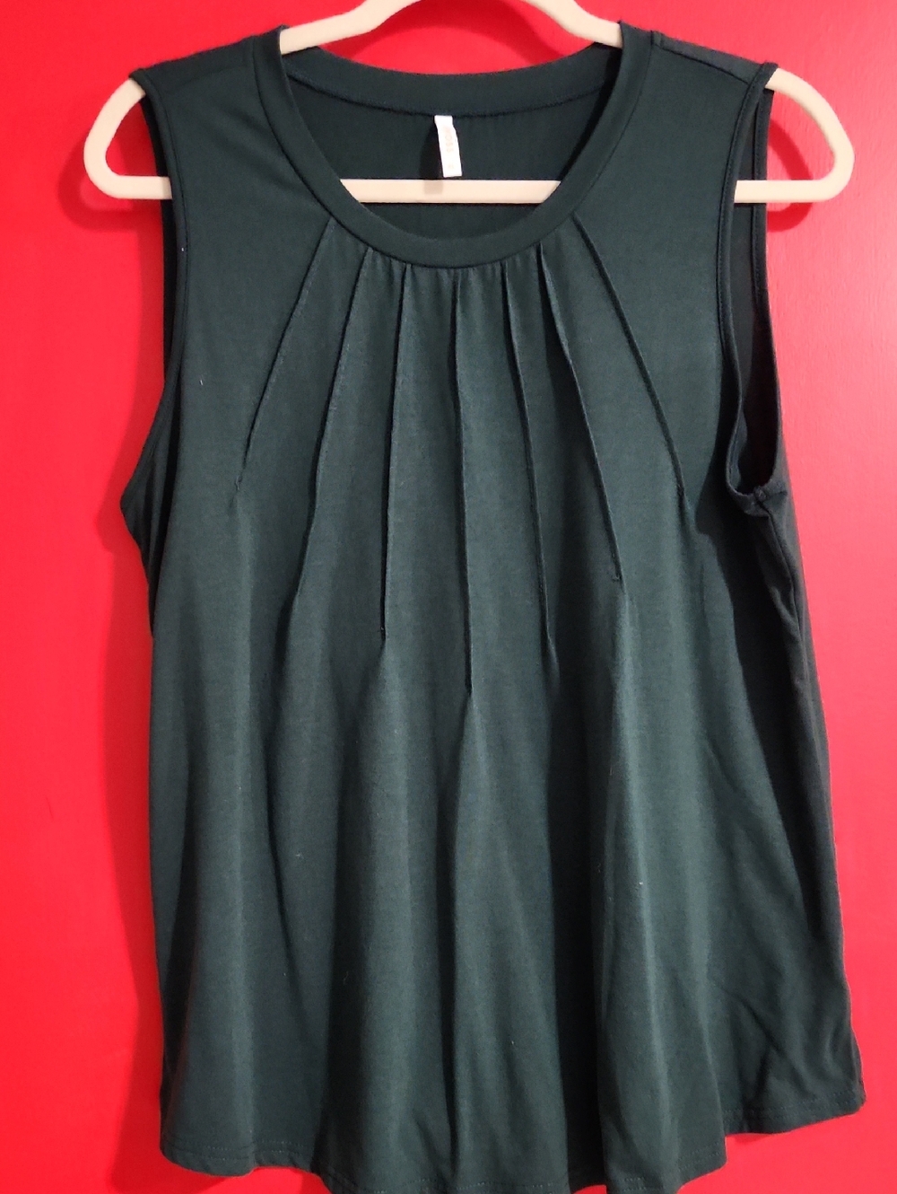 XL Sleeveless Pleated Women's Top in Dark Green